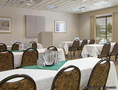 Wingate By Wyndham Hotel 3*